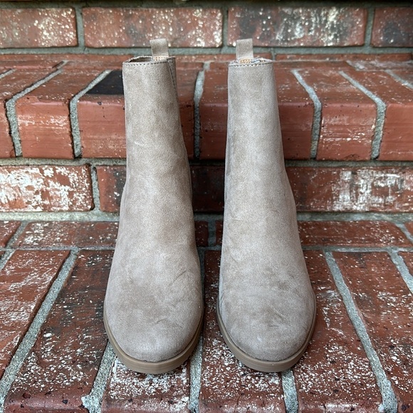 Universal Thread Women's Cypress Winter Faux Suede Wedge Boots Taupe Size 10 - Picture 2 of 7